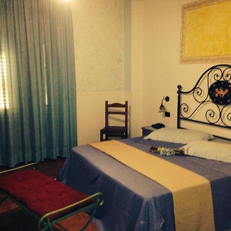 Hotel Oasi Da Paolo Castelluzzo Exterior photo