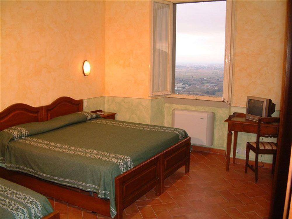 Hotel Oasi Da Paolo Castelluzzo Room photo