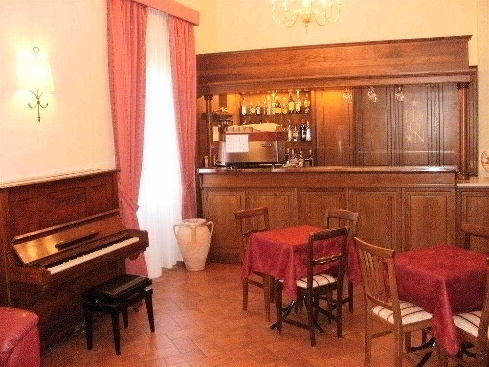 Hotel Oasi Da Paolo Castelluzzo Restaurant photo
