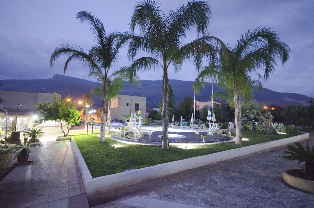 Hotel Oasi Da Paolo Castelluzzo Exterior photo